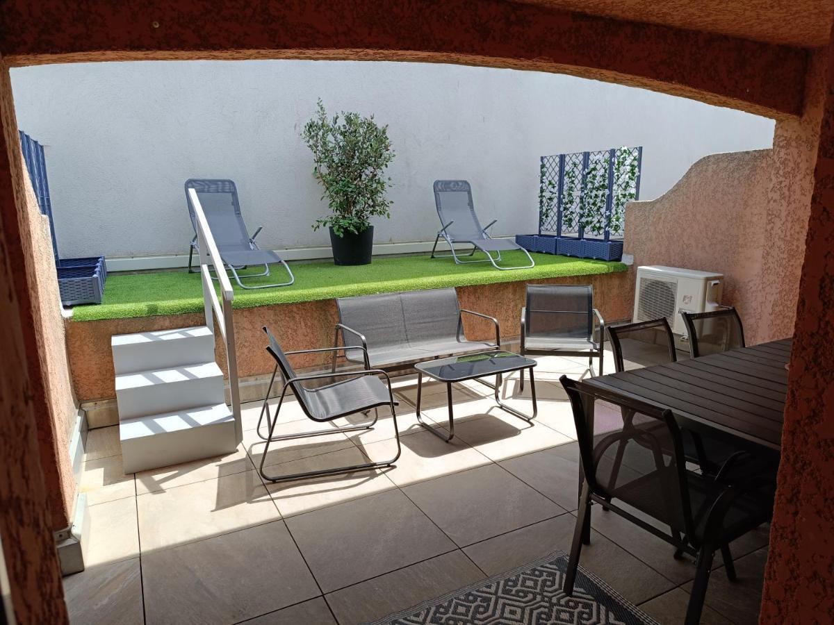 Appartement A 50 Metres De La Plage Fréjus Exteriör bild
