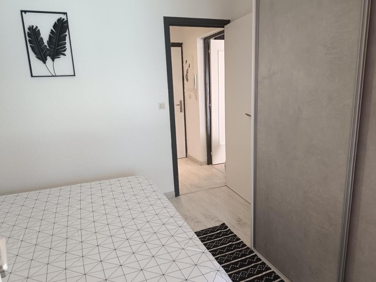 Appartement A 50 Metres De La Plage Fréjus Exteriör bild